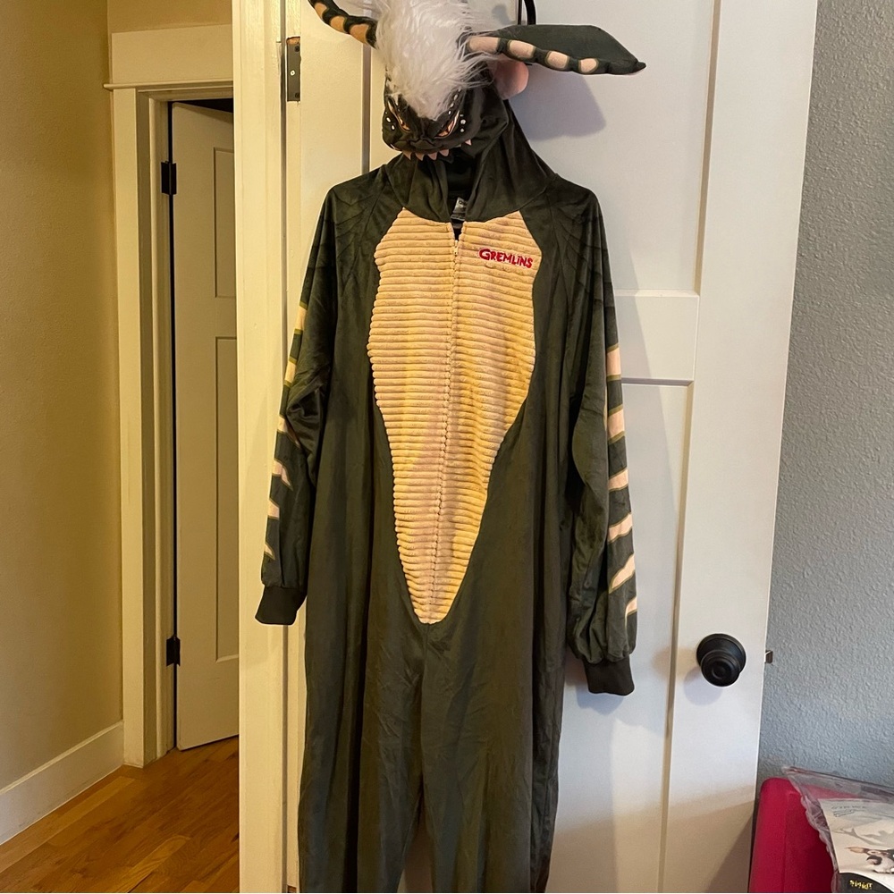 Gremlins Hooded Plush Jumpsuit Zip up Costume from Spirit Halloween Fall - Picture 7 of 10